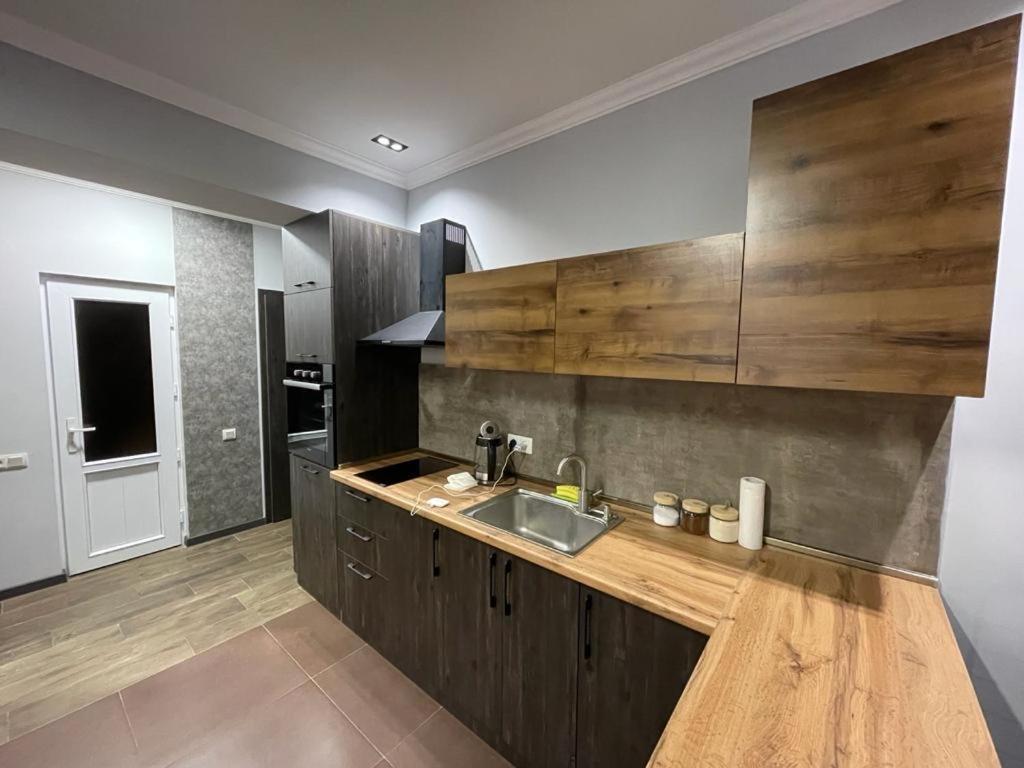 One Central Apartment 예레반 외부 사진